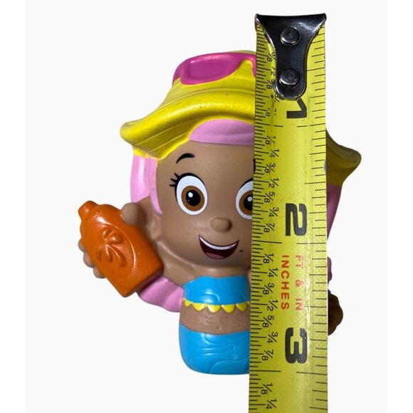 Mattel Bubble Guppies 3" Molly Squirting Bath Toy - Picture 9 of 9